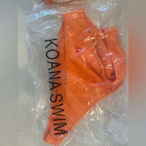 KOANA SWIM
TOP : M
BOTTOM : L
Original price $120 - Picture 5 of 5